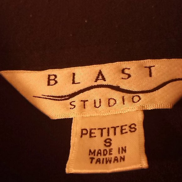 Blast Studio Women's Zippered Cardigan - Picture 4 of 4